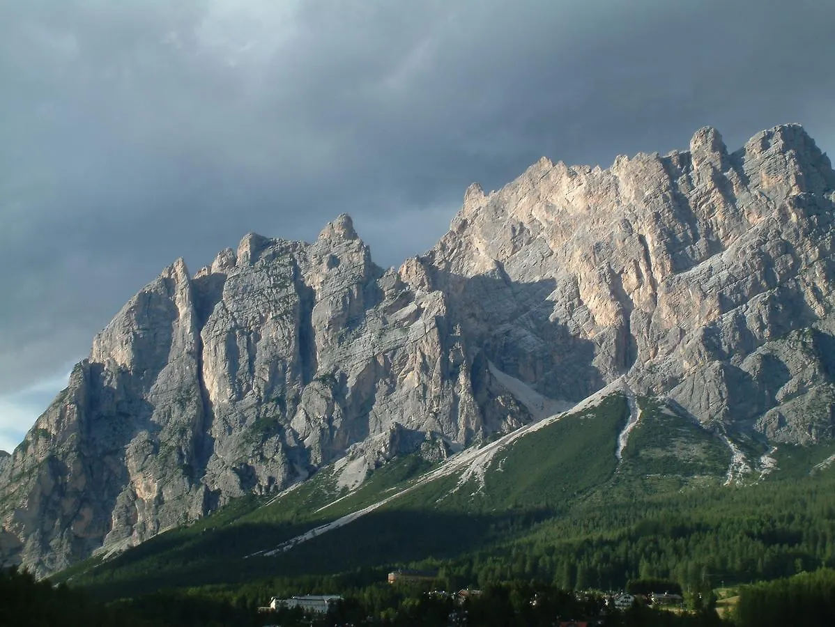 Hotel Oasi Cortina dʼAmpezzo Włochy