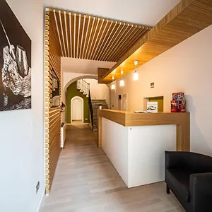 https://the-uncles-house.taorminaitalyhotels.com